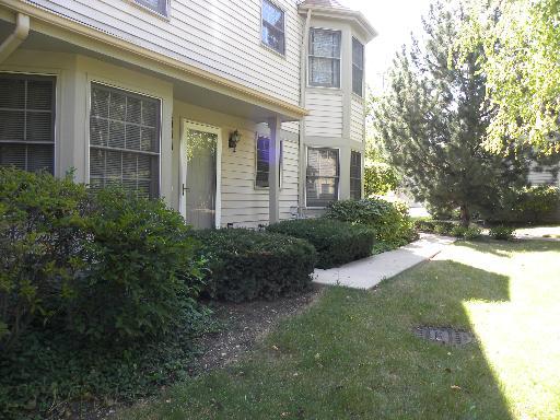 3166 Carriageway Dr., Arlington Heights, IL 60004