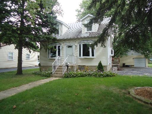 23 Roslyn Rd., Westmont, IL 60559