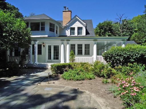 94 W County Line Rd., Barrington Hills, IL 60010