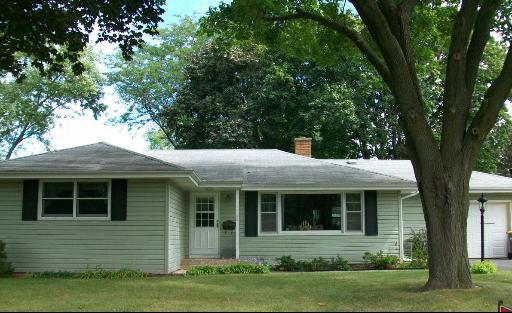 35 Victor Pkwy., Crystal Lake, IL 60014