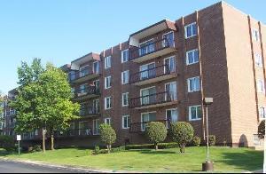 8001 Courte #306, Niles, IL 60714