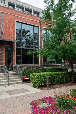 908 N Howe St., Chicago, IL 60610