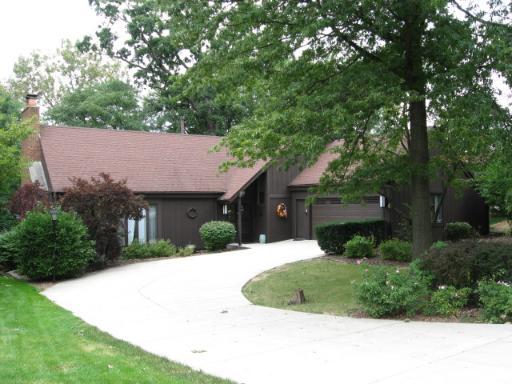 9632 Los Palos Ln., Palos Hills, IL 60465