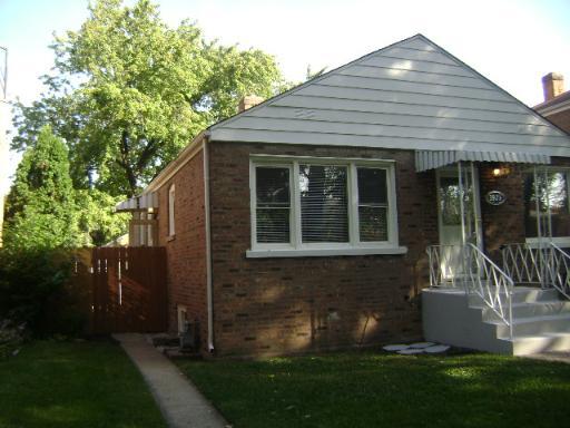 3923 Adams St., Bellwood, IL 60104
