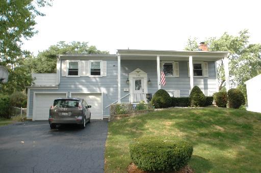106 Amboy Ave., Schaumburg, IL 60194