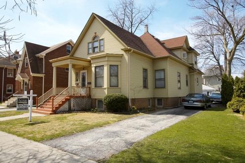 42 N Ashland Ave., La Grange, IL 60525