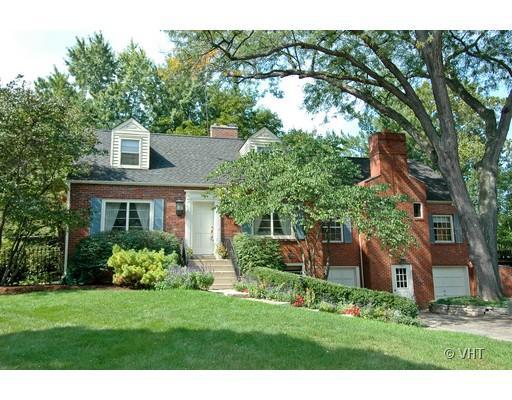 306 Warwick Rd., Tower Lakes, IL 60010
