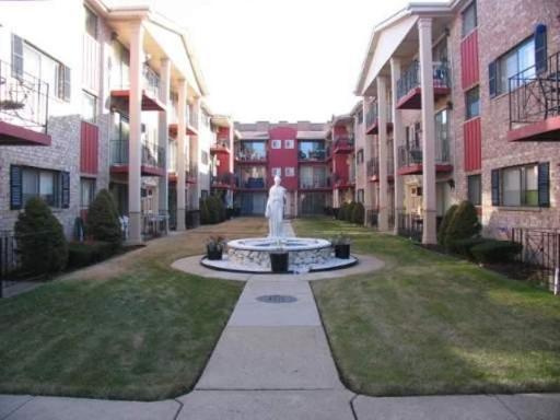 5319 N Delphia Ave. #320, Chicago, IL 60656