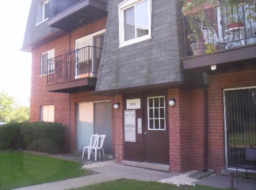 9352 Bay Colony Dr. #2E, Des Plaines, IL 60016