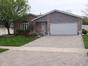 534 Rhonda Dr., Lockport, IL 60441