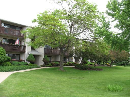5027 W Briartree Ln. #213, Burbank, IL 60459
