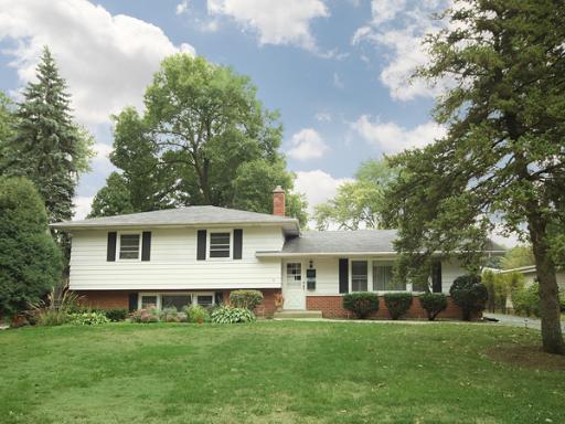 1017 Catalpa Ln., Naperville, IL 60540