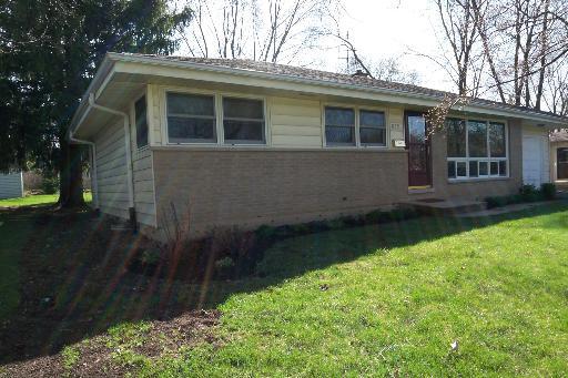829 Dundee Ave., Barrington, IL 60010