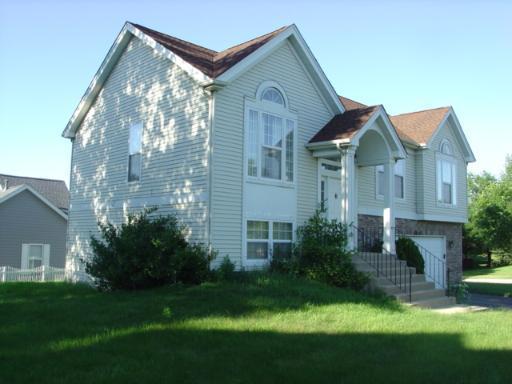 2235 Applewood Ln., Woodstock, IL 60098
