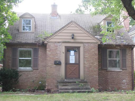 19 Oxford Ave., Clarendon Hills, IL 60514