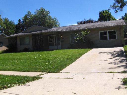 1011 Duxbury Ln., Schaumburg, IL 60193