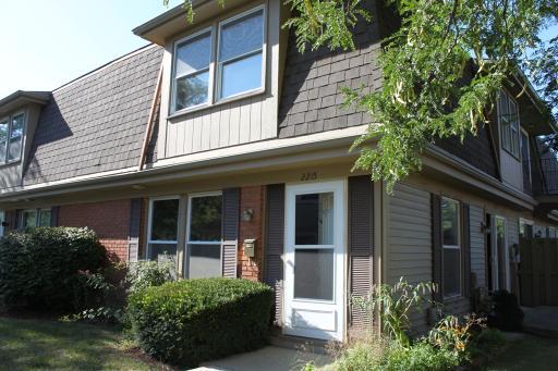 2215 Ramsey Cir., Schaumburg, IL 60194