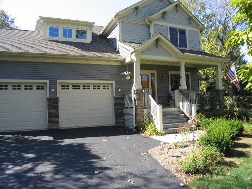 75 W Sylvan Dr., Mundelein, IL 60060