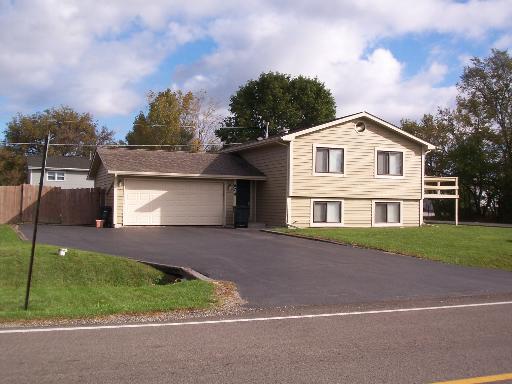 604 W Wegner Rd., Mchenry, IL 60051