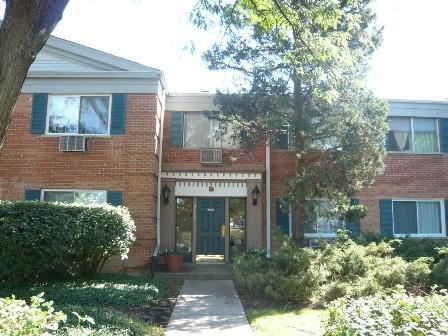 2419 S Goebbert Rd. #210, Arlington Heights, IL 60005