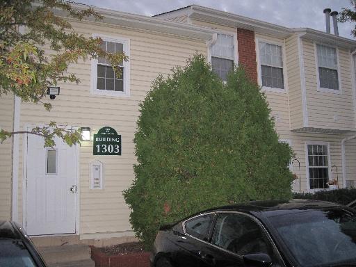 1303 Wyndham Dr. #201, Palatine, IL 60074