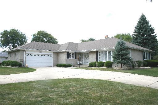 518 Blackburn Ct., Downers Grove, IL 60516
