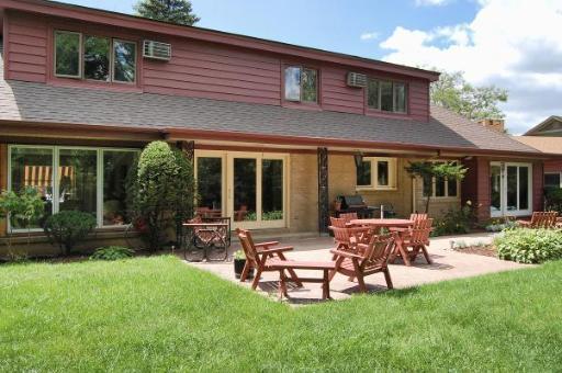 1285 E River Dr., Des Plaines, IL 60018
