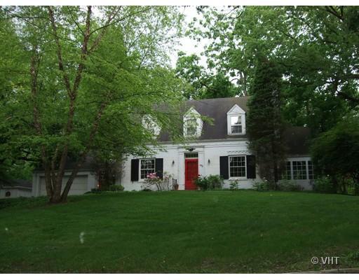 456 Roslyn Rd., East Dundee, IL 60118