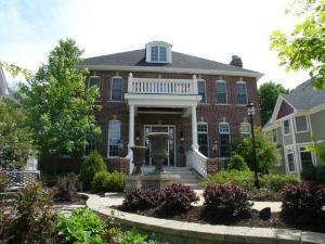 712 Prairie Ave., Naperville, IL 60540
