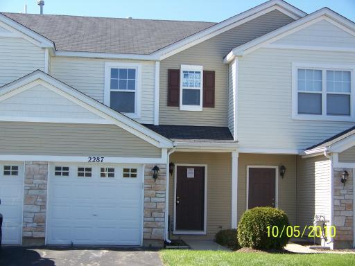 2287 Flagstone Ln., Carpentersville, IL 60110