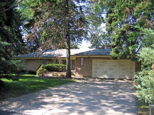 4122 Downers Dr., Downers Grove, IL 60515