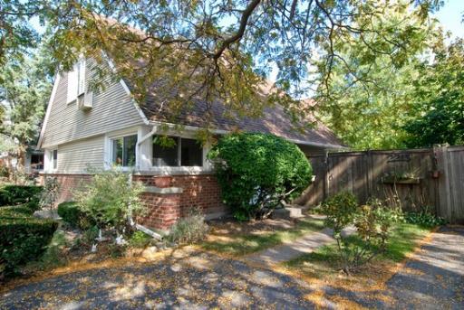 2215 Crawford St., Evanston, IL 60201