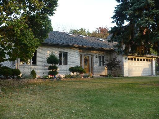8741 Skyline Dr., Burr Ridge, IL 60527