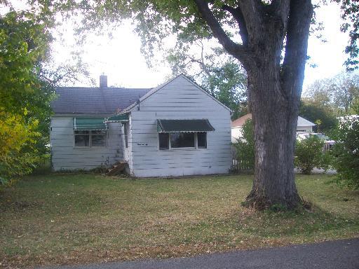 320 E Kenwood Ave., Round Lake Park, IL 60073