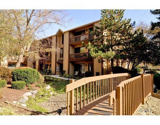 95 Olesen Dr. #10, Naperville, IL 60540
