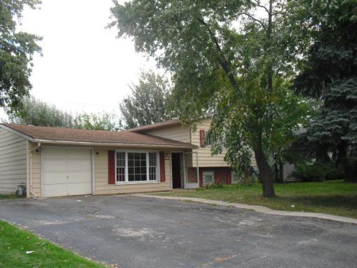 571 Redwood Rd., Bolingbrook, IL 60440