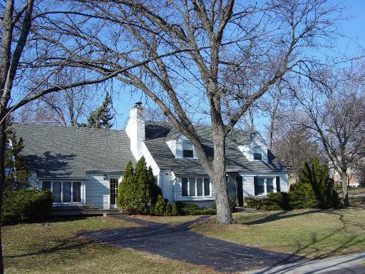200 Grant Ave., Clarendon Hills, IL 60514