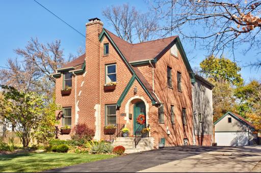 822 Hill Ave., Glen Ellyn, IL 60137