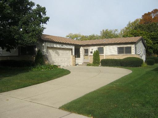 56 Lancaster Ln., Des Plaines, IL 60018