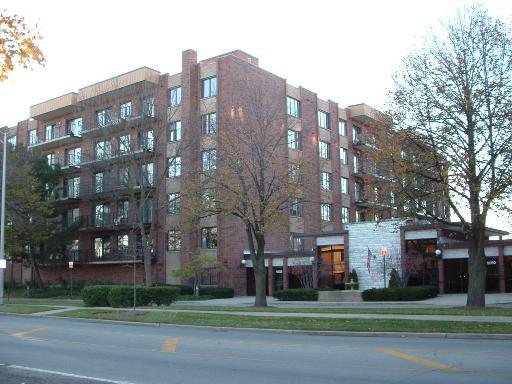 9558 Gross Point Rd. #204A, Skokie, IL 60076