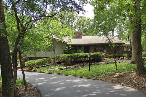 28 Robincrest Rd., Hawthorn Woods, IL 60047