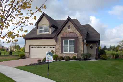 1N594 Golf View Ln., Winfield, IL 60190