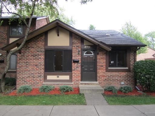 1S221 Stratford Ln., Villa Park, IL 60181