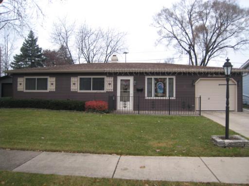 617 Tanglewood Dr., Streamwood, IL 60107