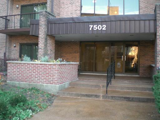 7502 Farmingdale Dr. #304, Darien, IL 60561