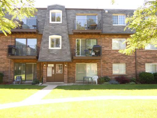 9404 Bay Colony Dr. #3N, Des Plaines, IL 60016