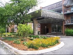 4220 Saratoga Ave. #112, Downers Grove, IL 60515