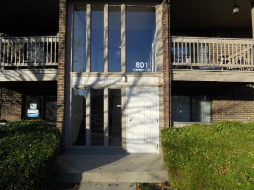 801 Garden Cir. #1, Streamwood, IL 60107