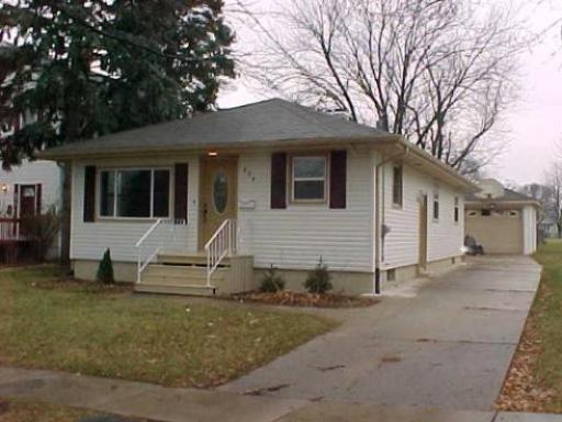 678 Wood St., Aurora, IL 60505