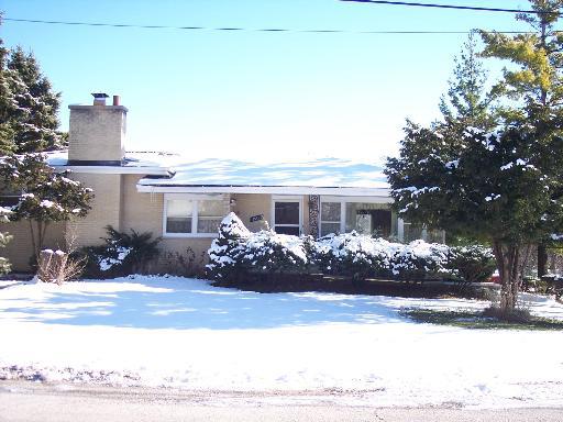 9641 S 90th Ave., Palos Hills, IL 60465